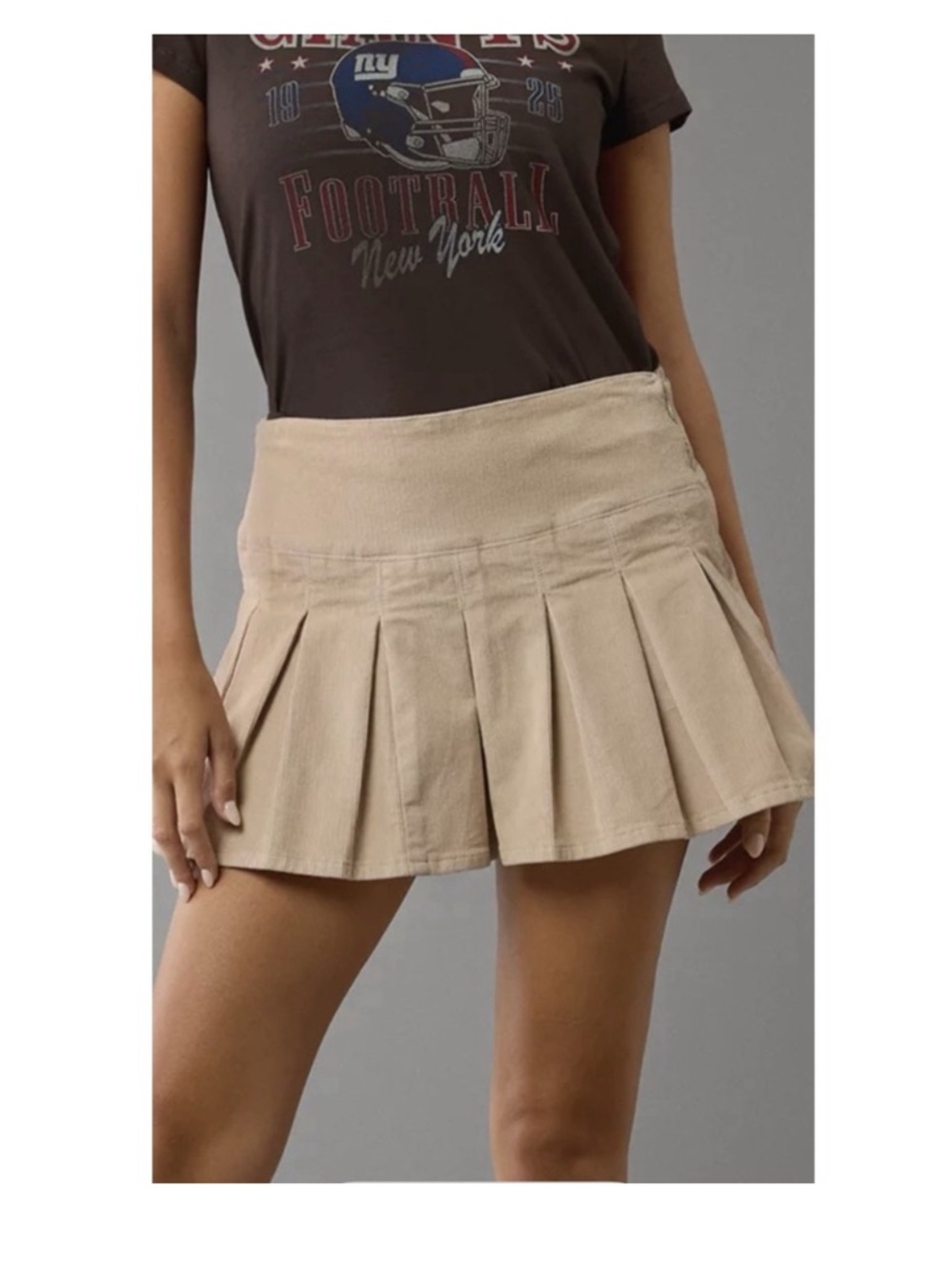 American Eagle Beige Pleated Mini Skirt Corduroy Low Rise Size 2 Cute